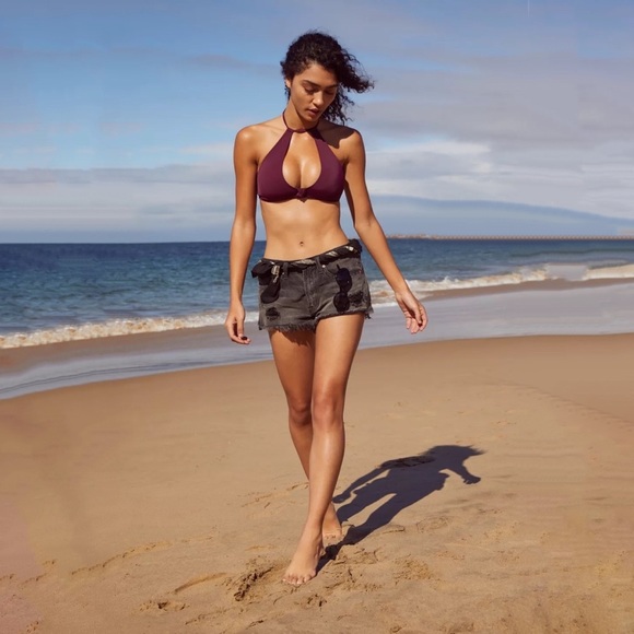 BDG Essential Mid Rise Distressed Black Cut Off Denim Shorts Size 28 - Picture 4 of 11